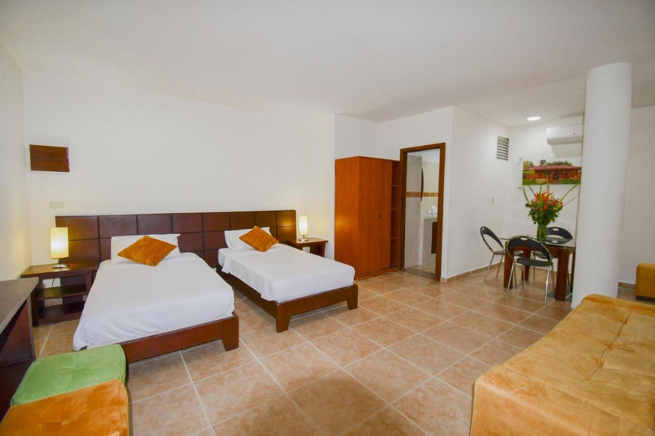 Hotel Monarca *